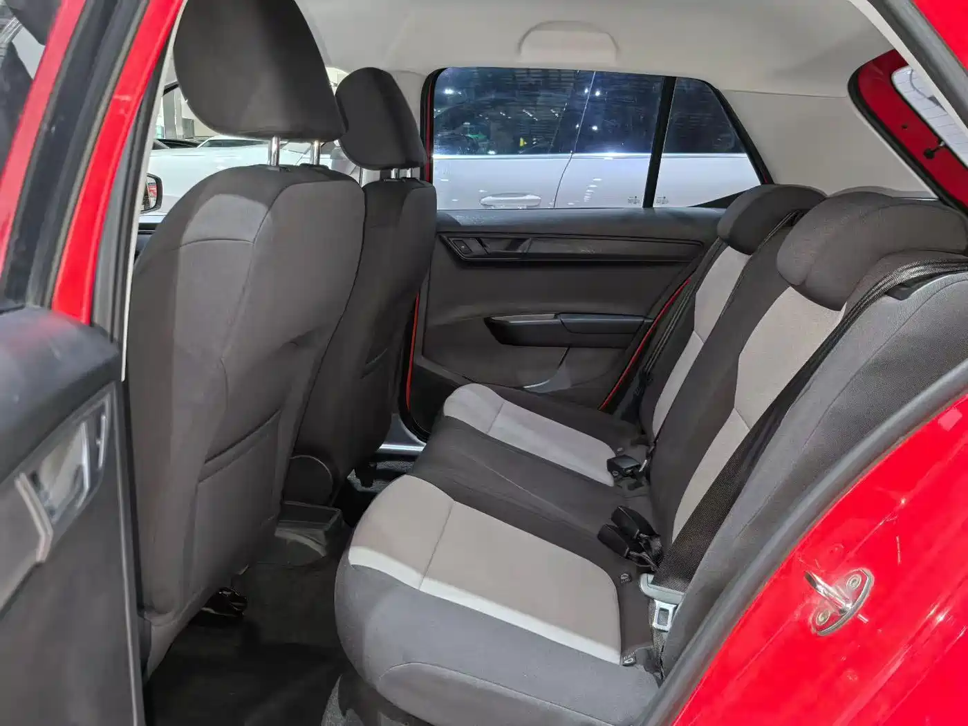 Škoda Fabia 2017 1.4L Auto Car Enjoy Edition фото 5