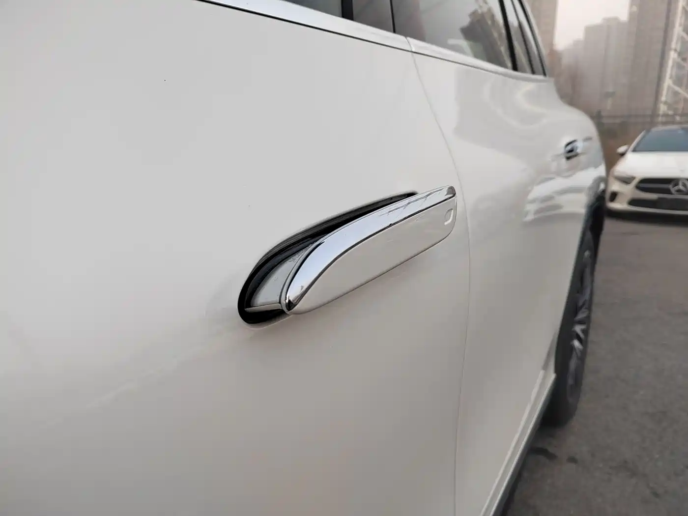 MERCEDES-BENZ EQS SUV