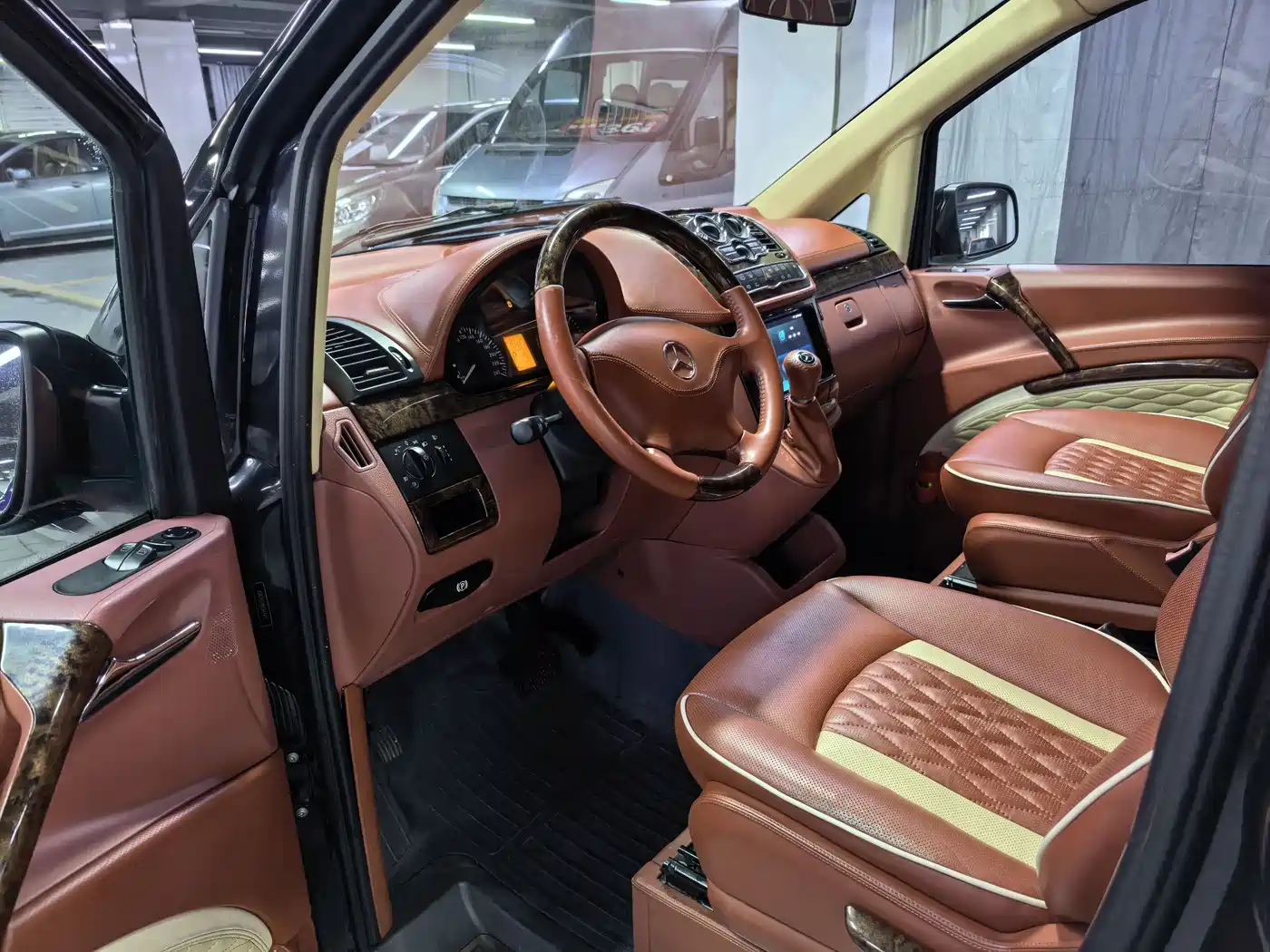 Mercedes-Benz Vito 2013 Model 3.0L Elite Edition фото 4