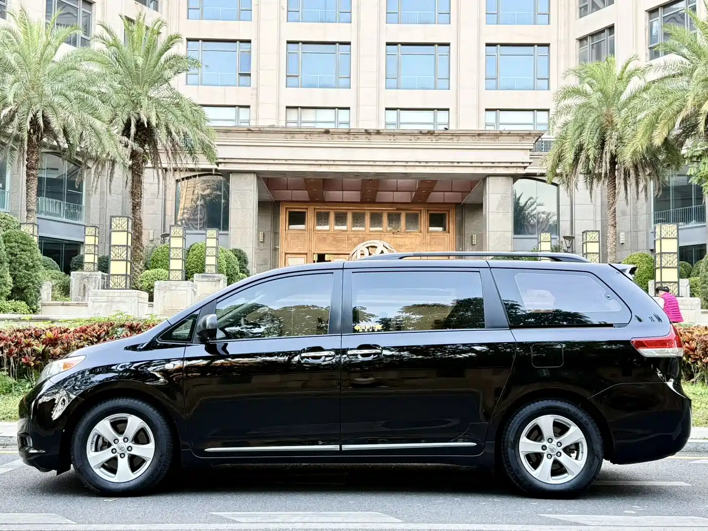 Toyota Sienna 2015 3.5L 2WD LE фото 4