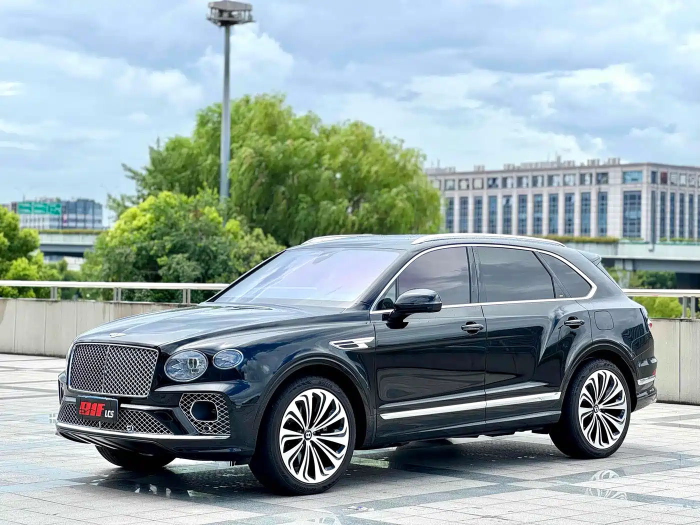 BENTLEY TIMYUE PLUG IN HYBRID