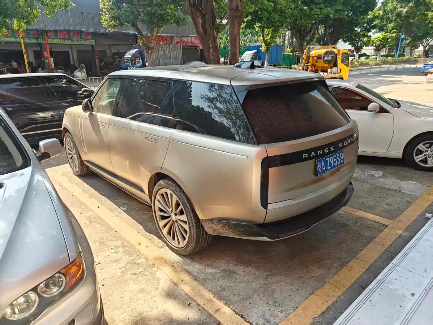 Land Rover Range Rover 2022 2023 4.4 V8 530PS Launch Edition