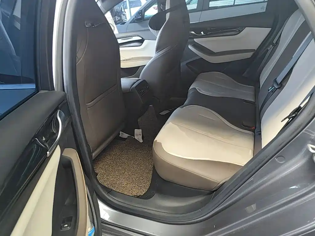 Фото 17 - BYD Qin PLUS