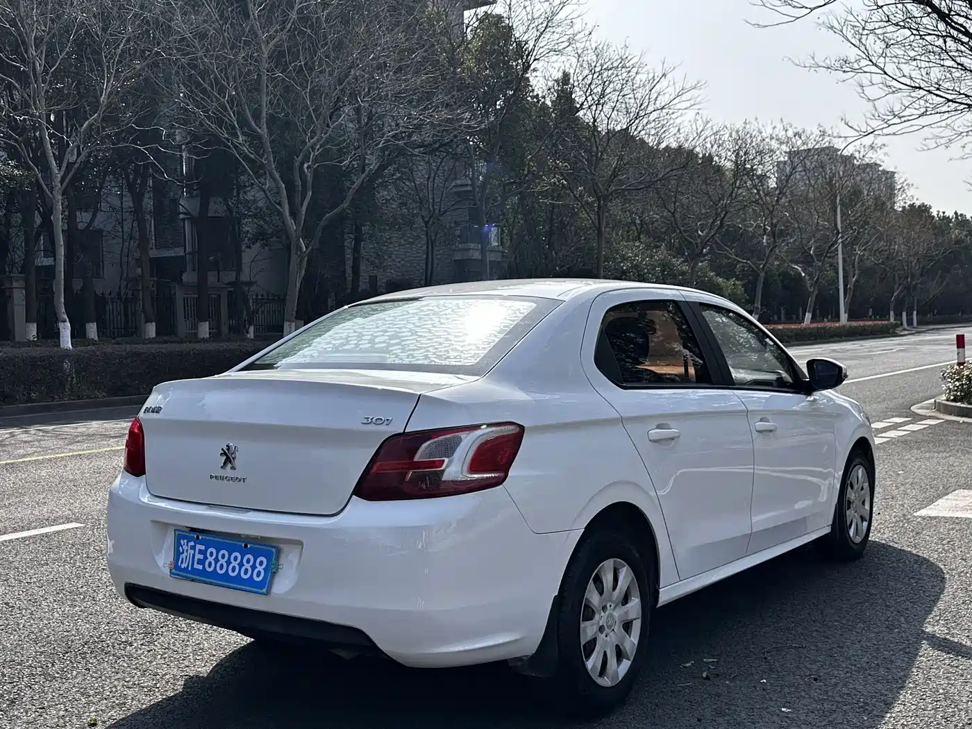 Peugeot 301 2016 1.6L Manual Comfort Edition фото 4