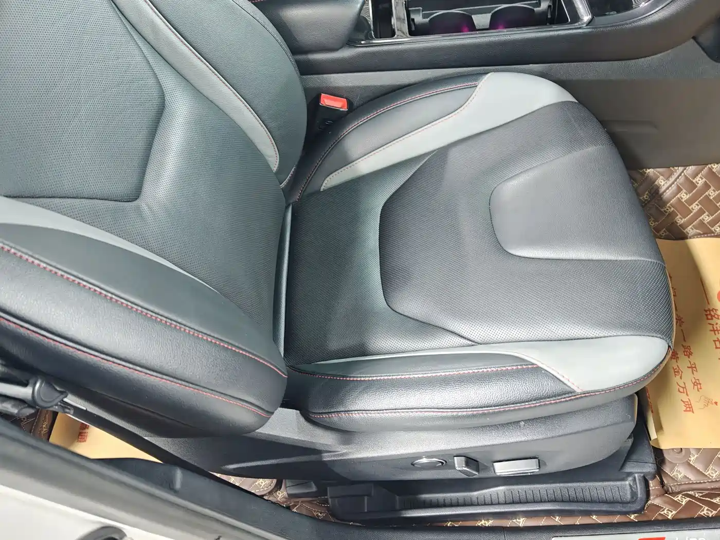 Photo 11 - Ford Edge