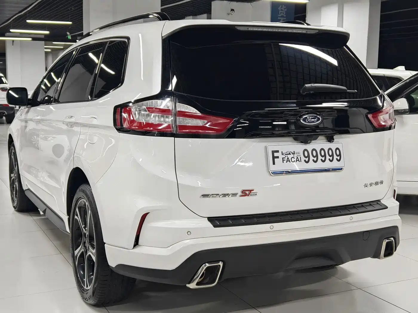 Photo 4 - Ford Edge