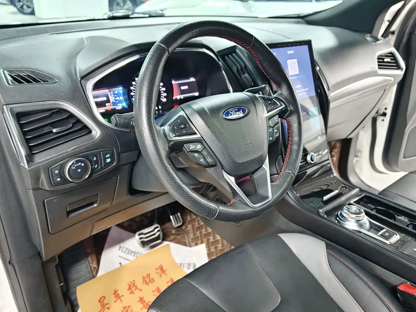 Photo 14 - Ford Edge