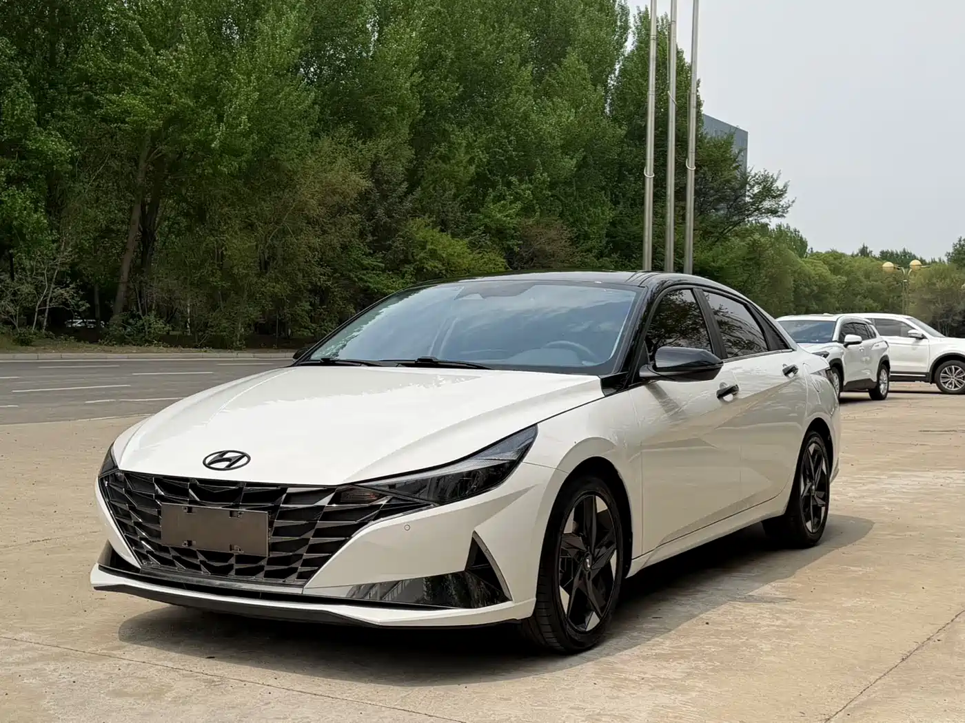 Hyundai Elantra 2022 1.5L CVT LUX Premium Edition
