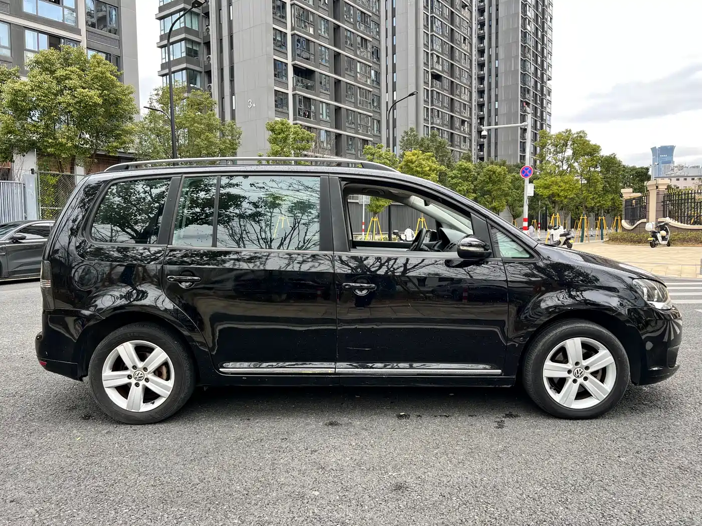Volkswagen Touran 2015 1.4T DSG Comfort Edition 5-seater фото 4