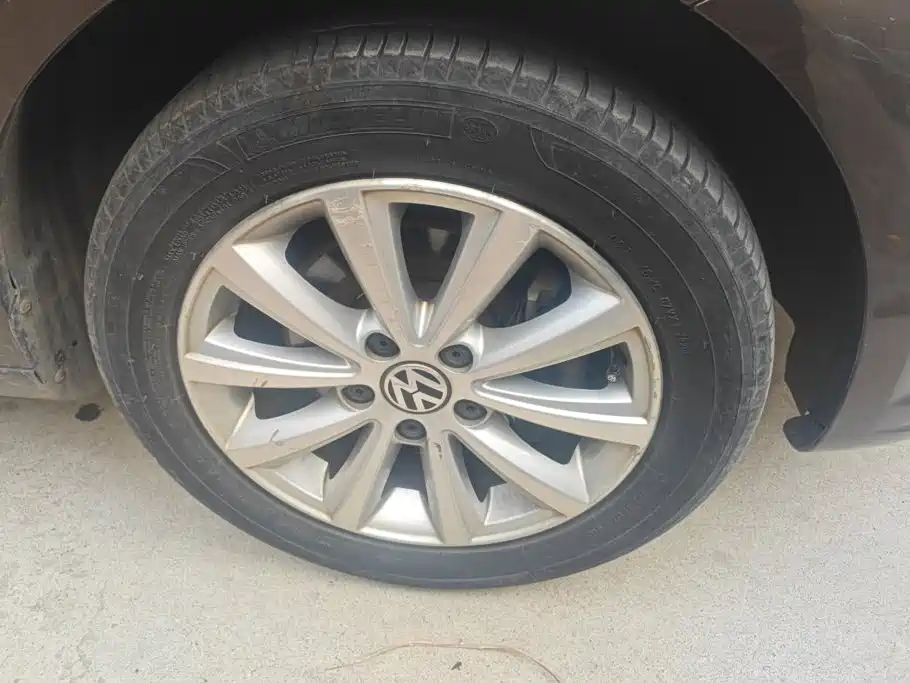 صورة 6 - Volkswagen Touran