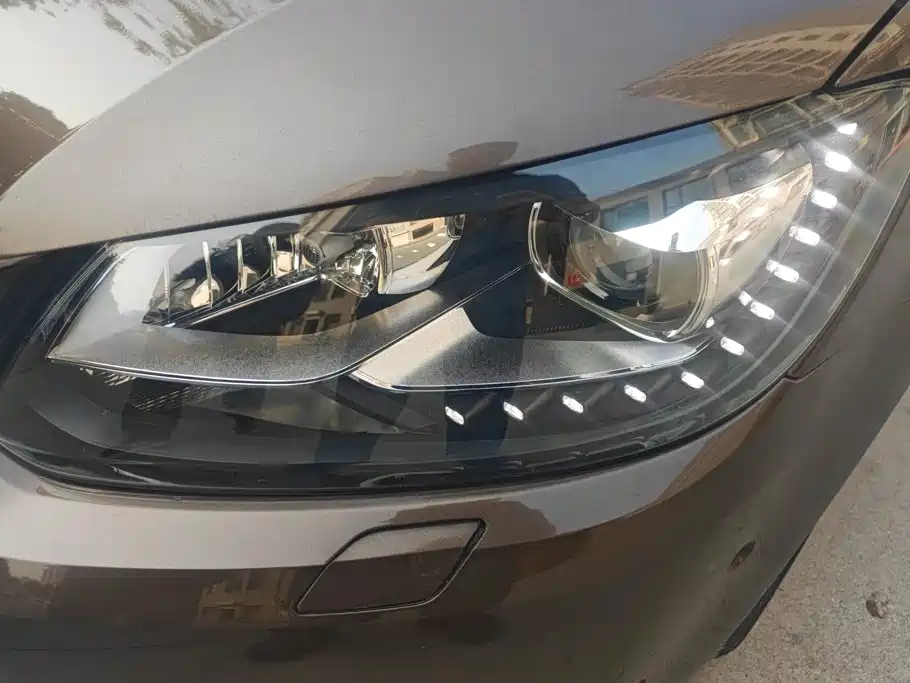 صورة 5 - Volkswagen Touran