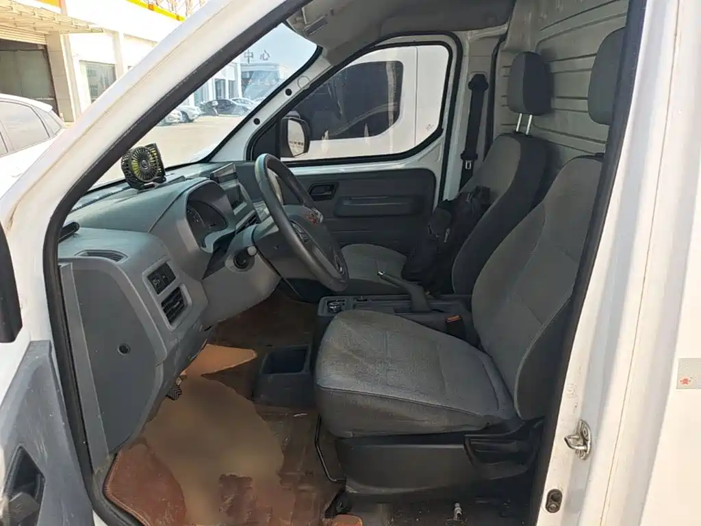 Wuling Motors Wuling Yangguang 2025 2024 Model 300km Comfort Enclosed Window Version 75kW