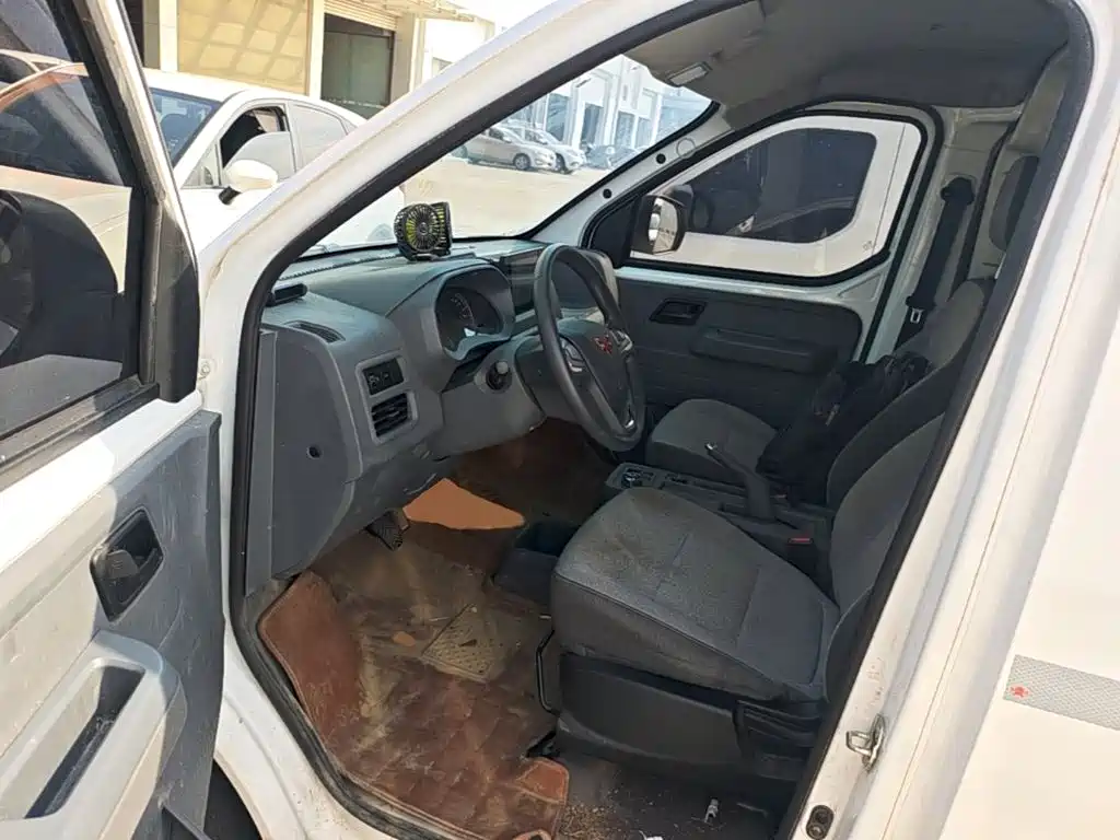 Wuling Motors Wuling Yangguang 2025 2024 Model 300km Comfort Enclosed Window Version 75kW