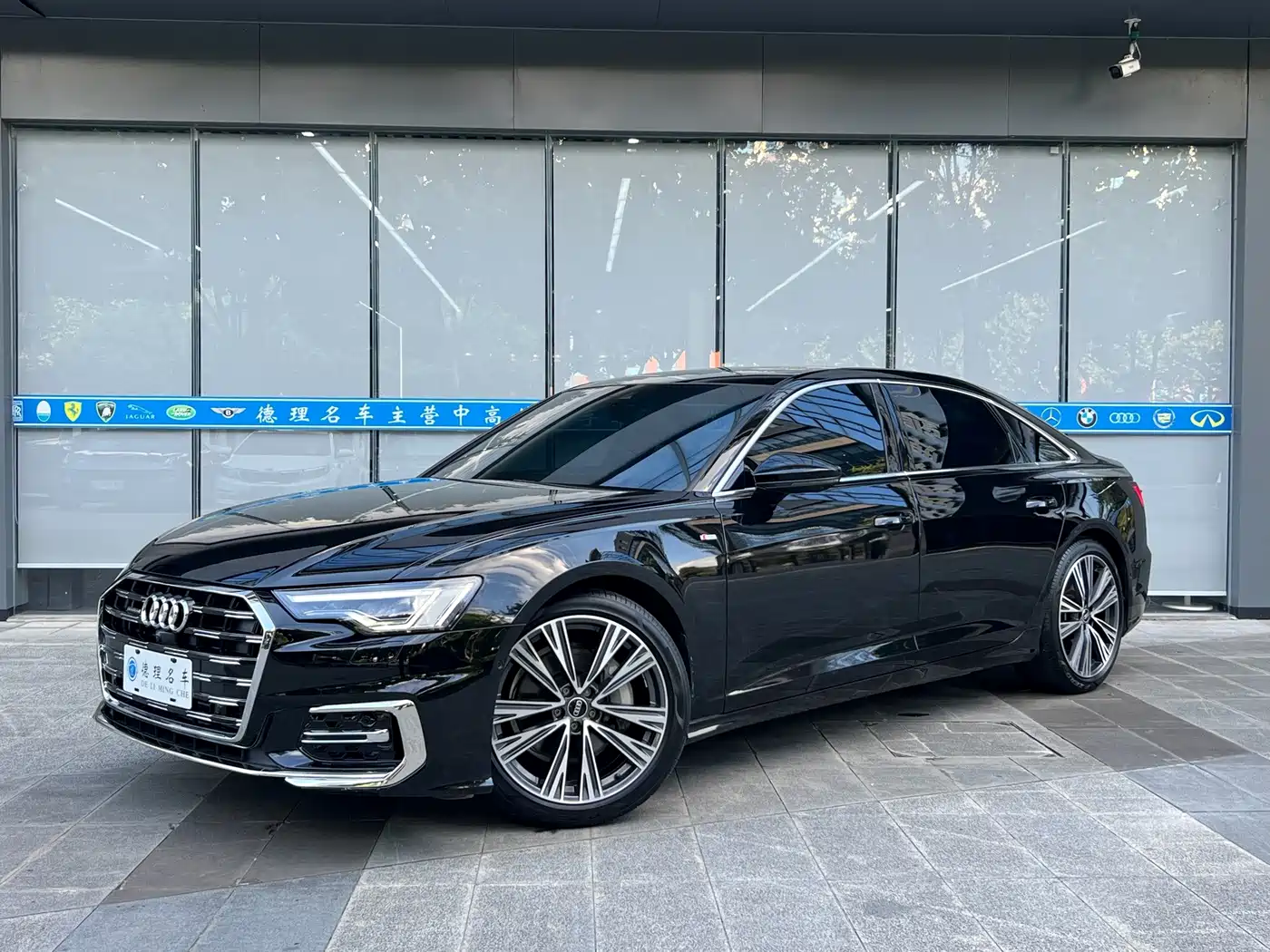 Фото 1 - Audi A6L