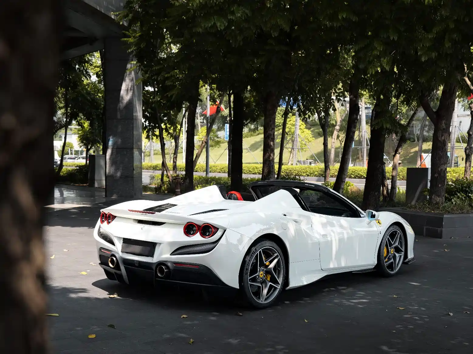 Фото 2 - Ferrari F8