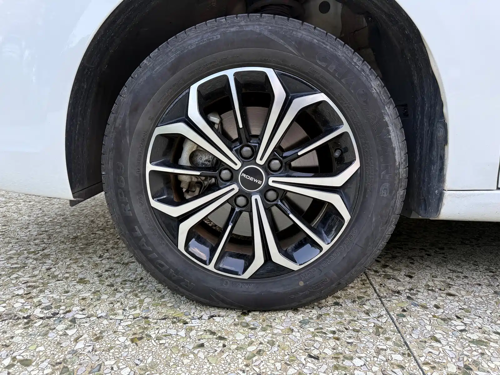 Фото 12 - Roewe i6 MAX EV