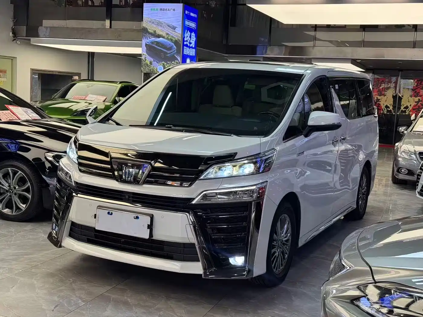 Toyota Vellfire 2023 — пригон из Китая