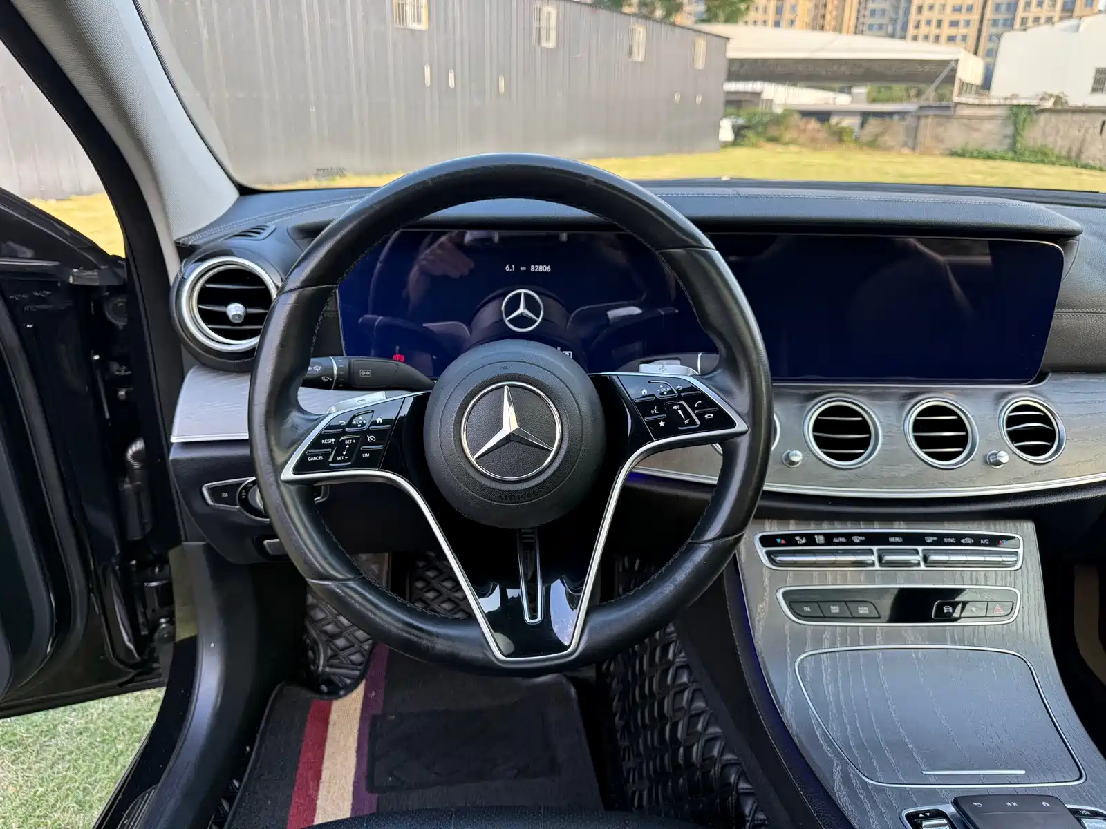 Фото 10 - Mercedes-Benz E-Class
