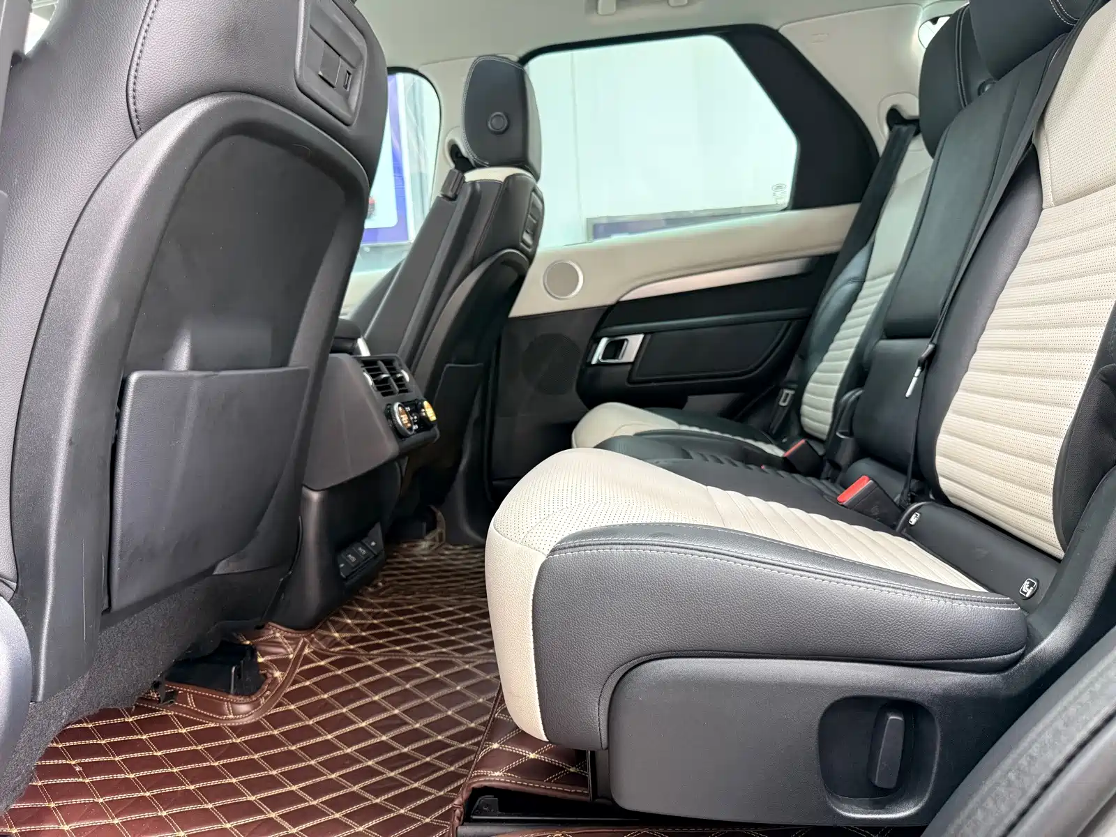 صورة 6 - Land Rover Discovery