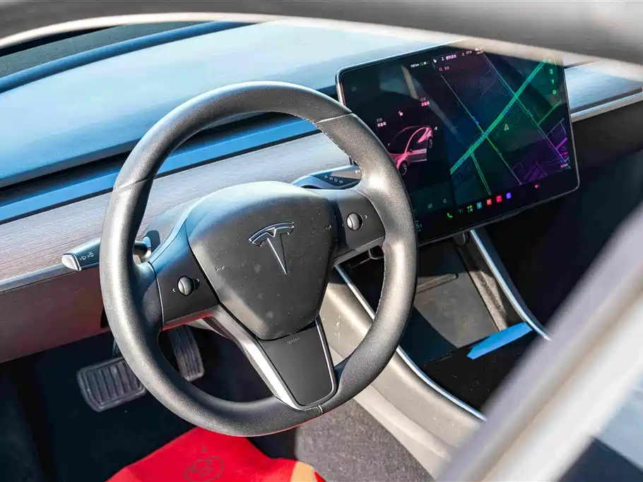 Фото 11 - Tesla Model 3