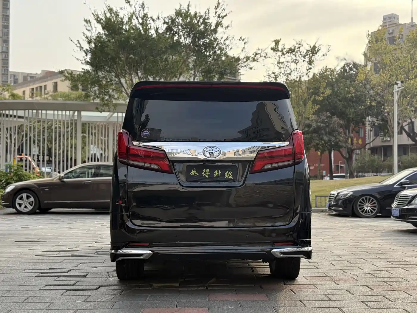 Toyota Alphard 2011 3.5L Luxury Edition фото 5
