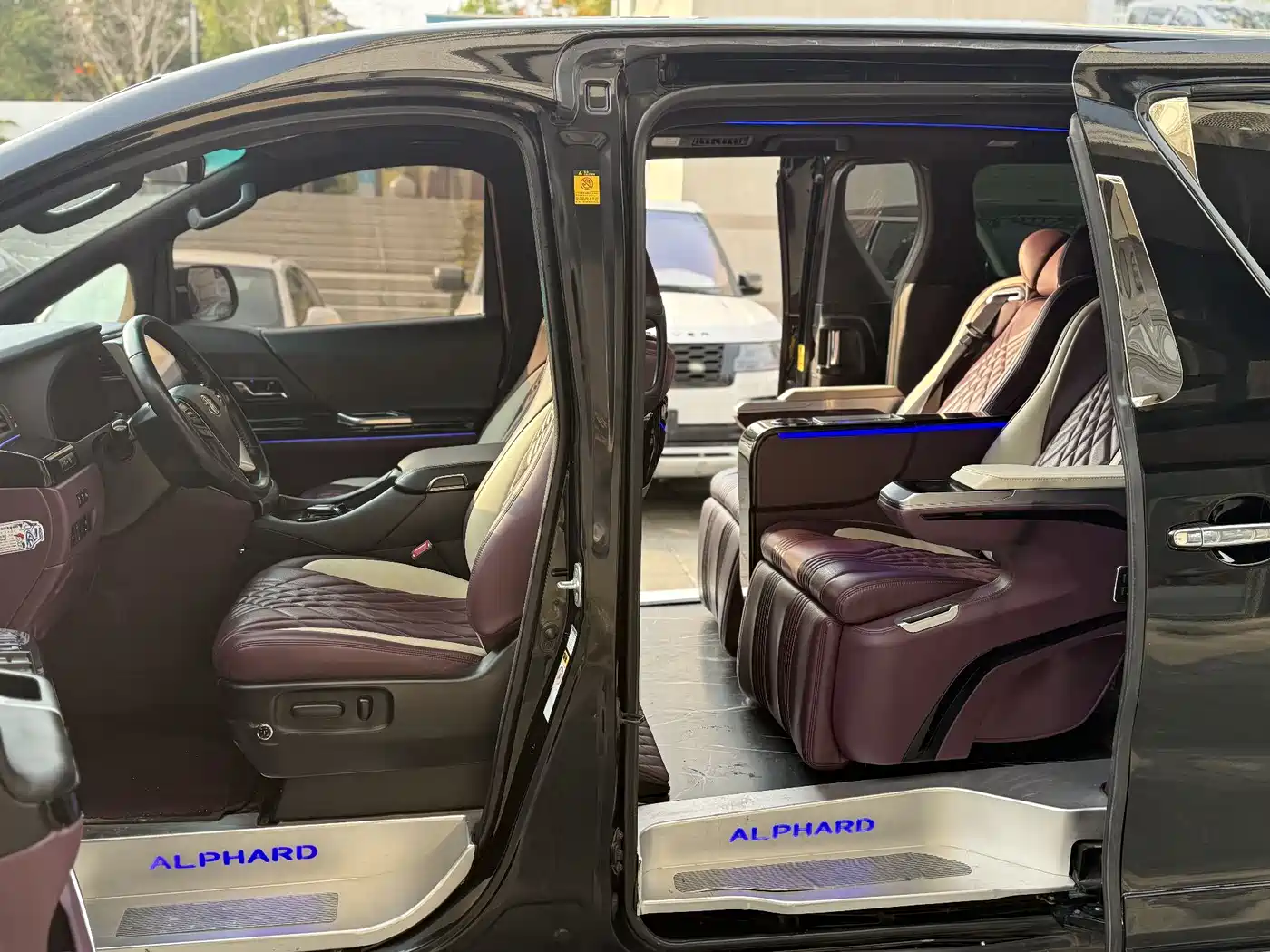 Toyota Alphard 2011 3.5L Luxury Edition фото 12