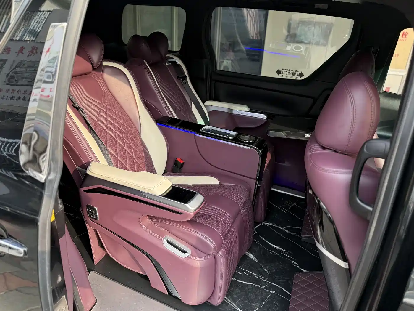 Toyota Alphard 2011 3.5L Luxury Edition фото 10