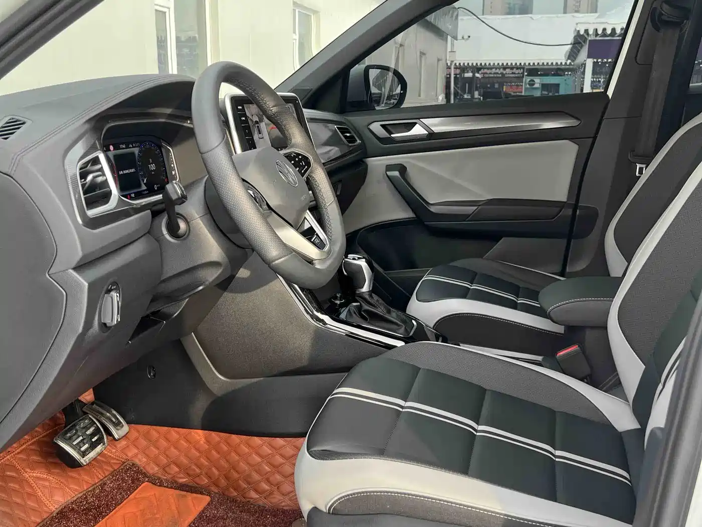 VOLKSWAGEN T-ROC EXPLORING SONGS