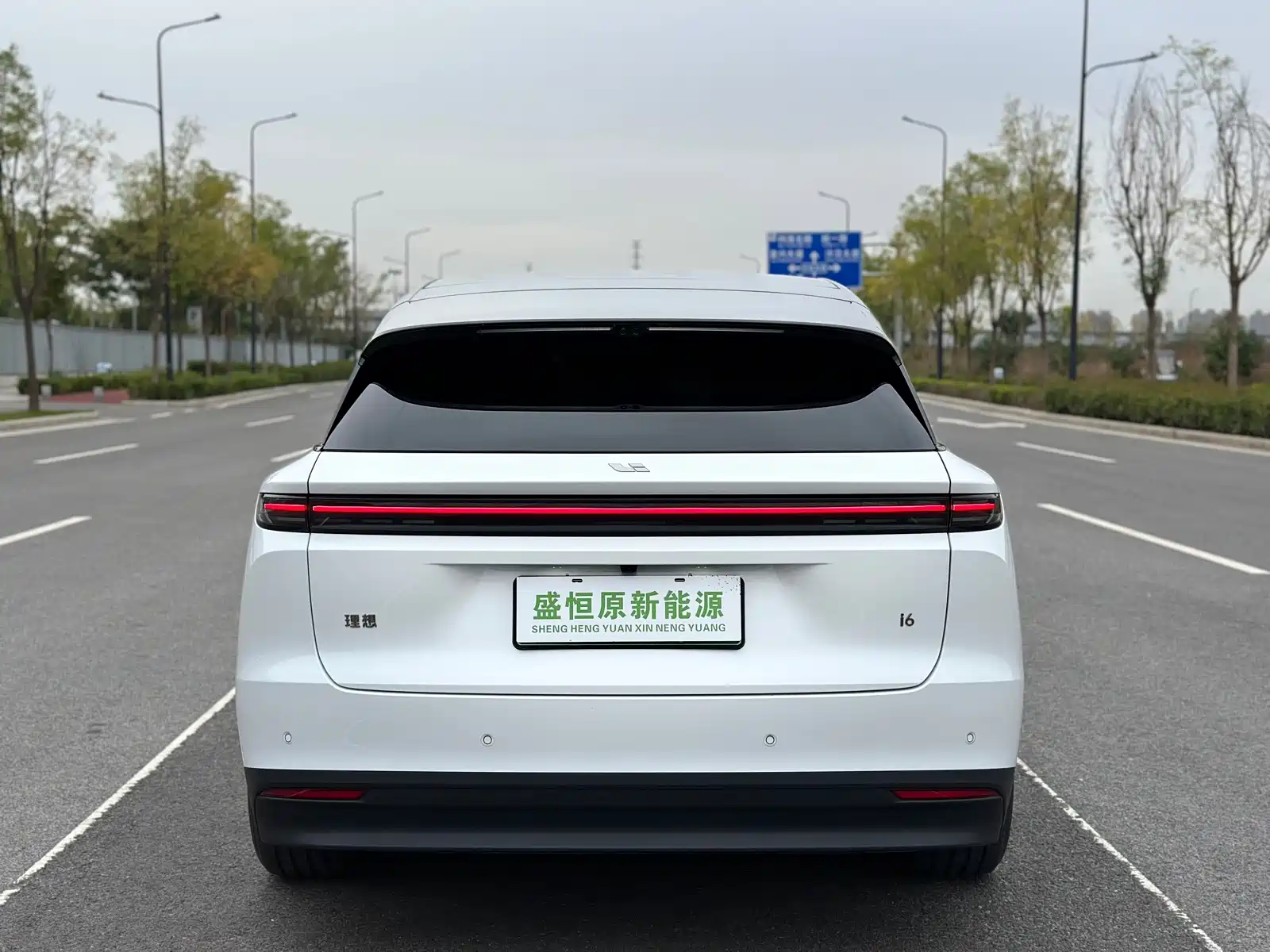 Фото 17 - Li Auto i6