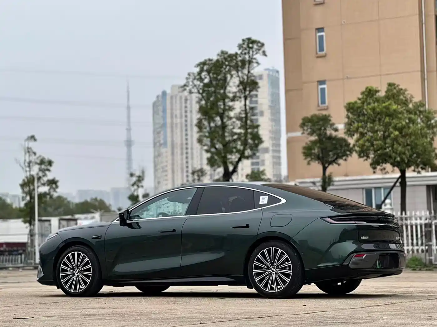 Geely Galaxy Galaxy Xingyao 8 2025 130km EM-P Starship Edition фото 7