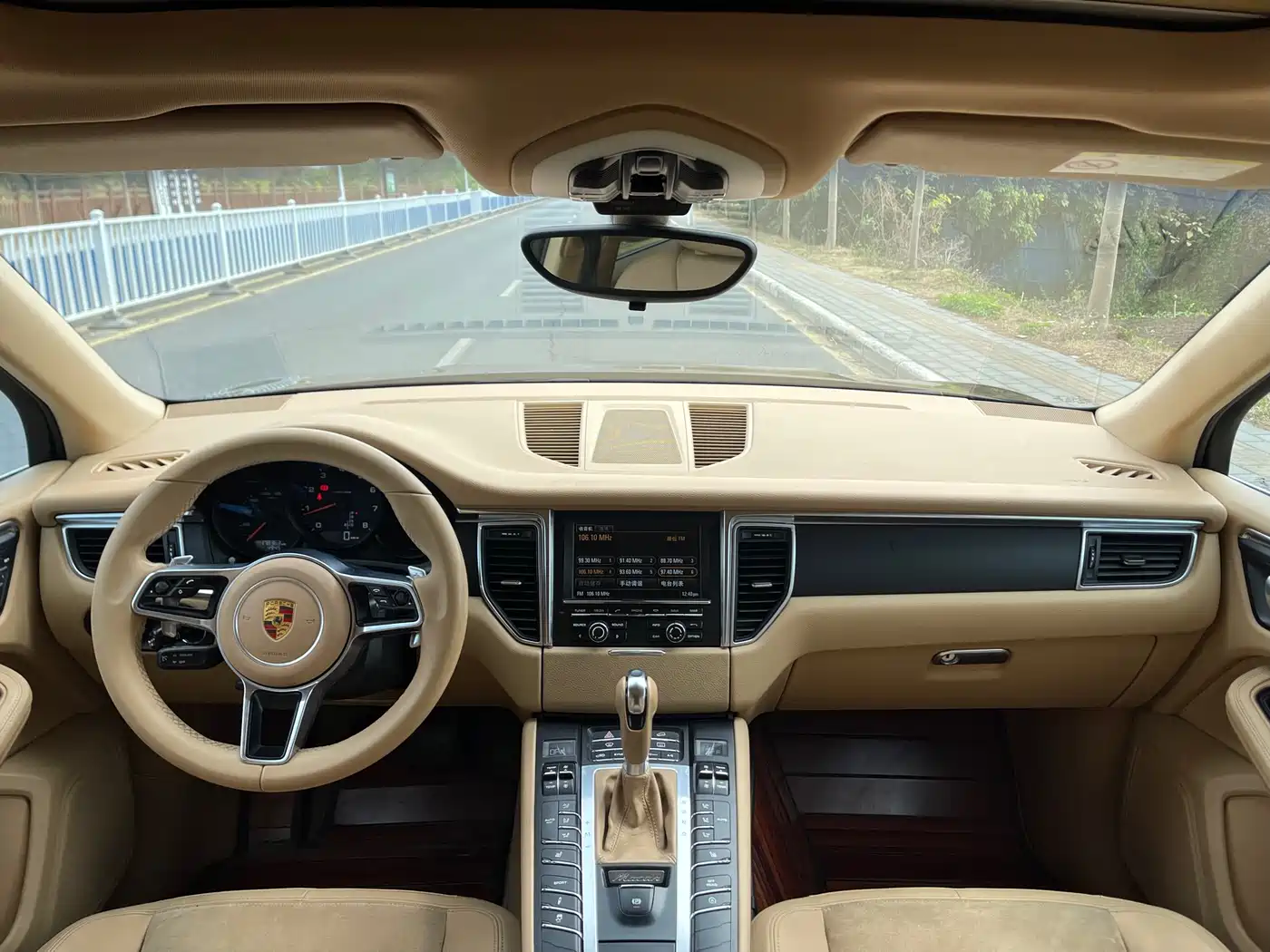 Porsche Macan 2016 Macan 2.0T фото 18