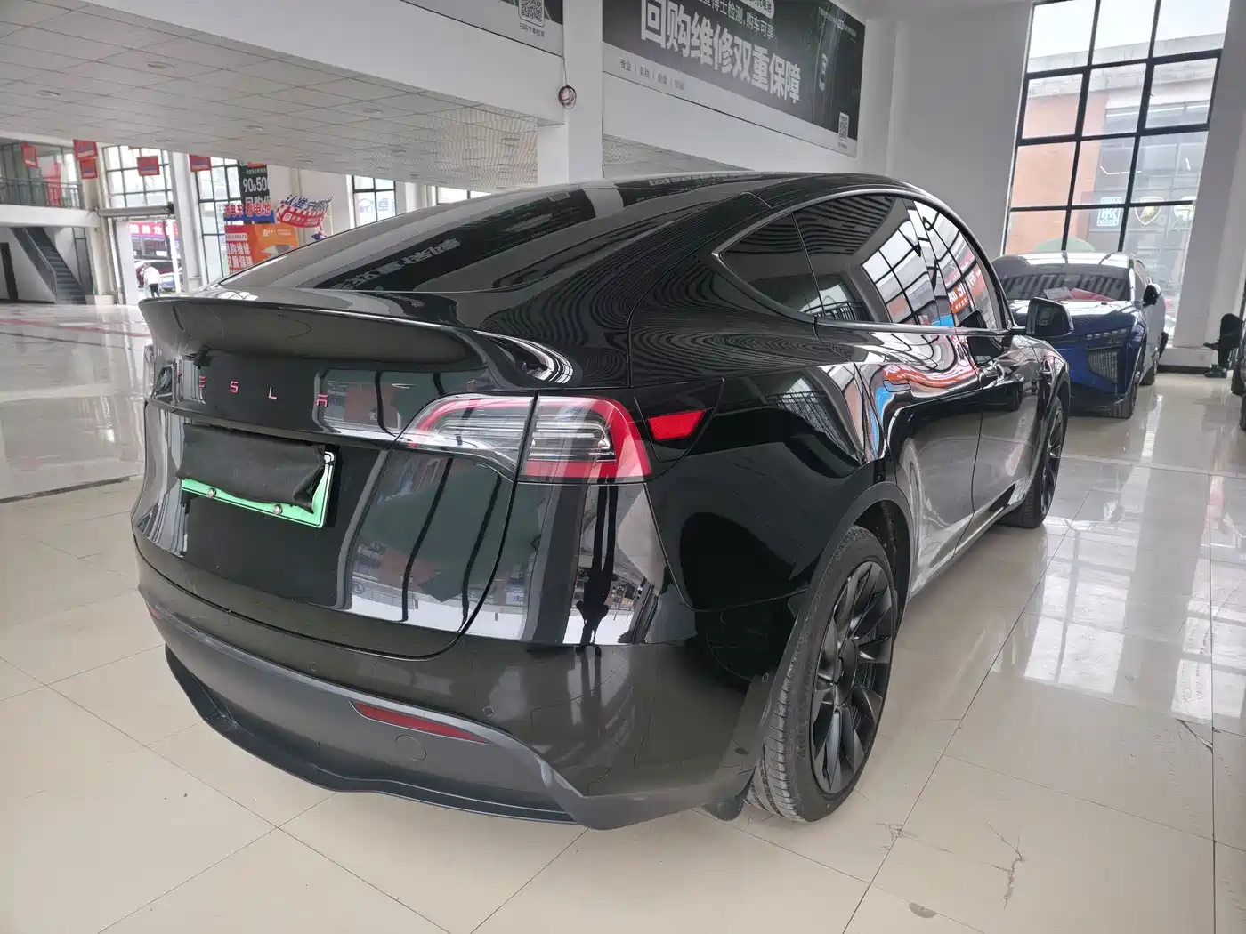 TESLA MODEL Y