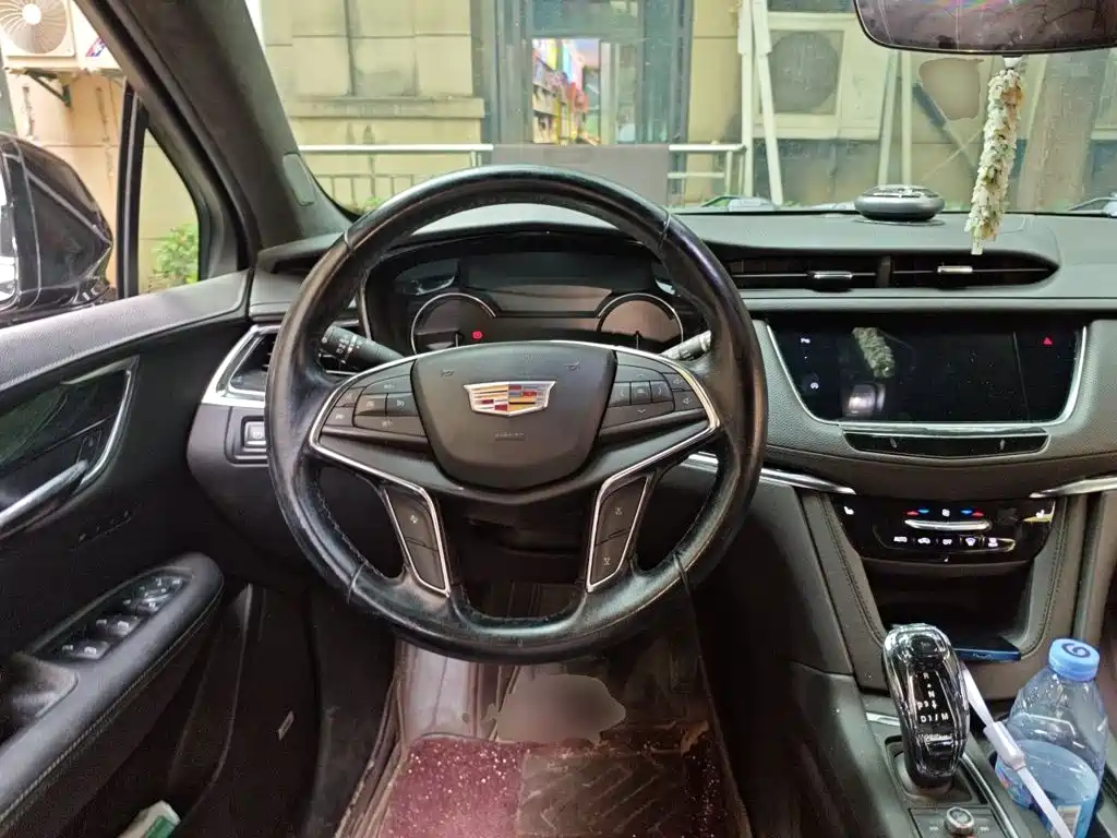 Photo 6 - Cadillac XT5