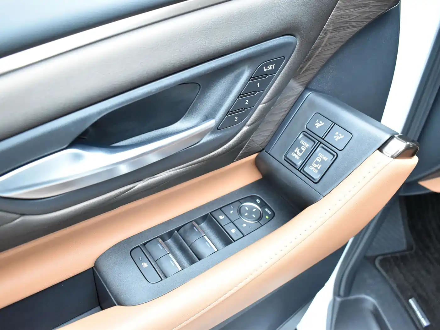 Toyota Vellfire 2026 2025 Crown Hybrid 2.5L Ink Gold Executive Edition