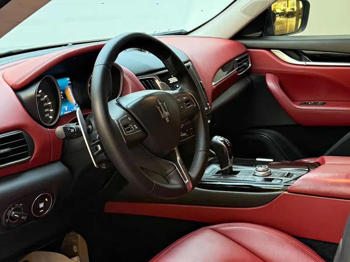 Photo 5 - Maserati Levante