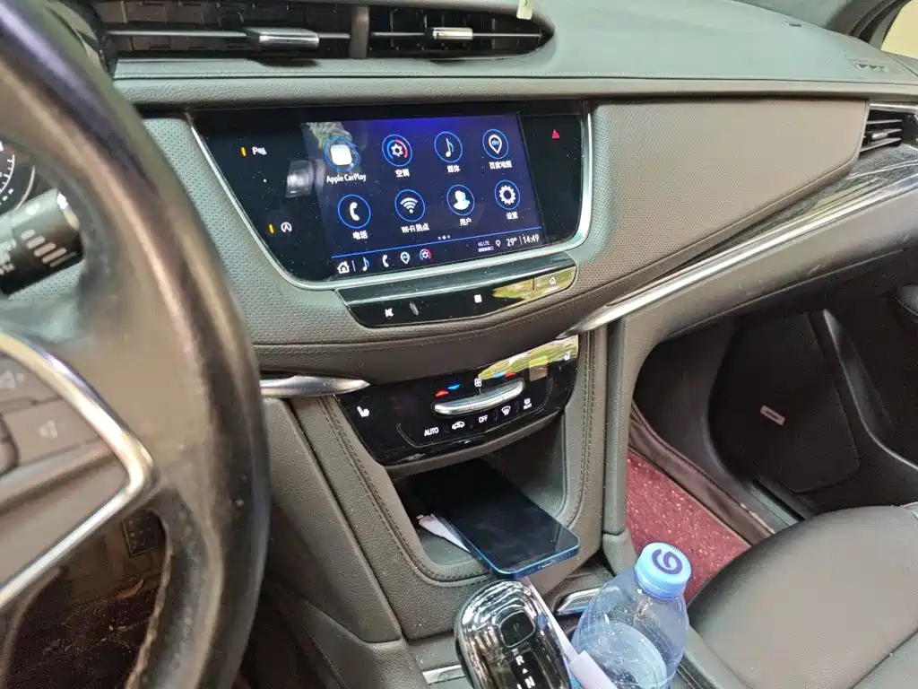 Photo 9 - Cadillac XT5