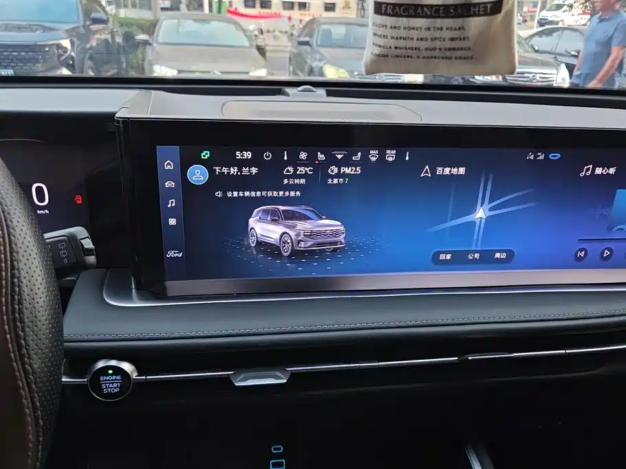 Photo 13 - Ford Edge