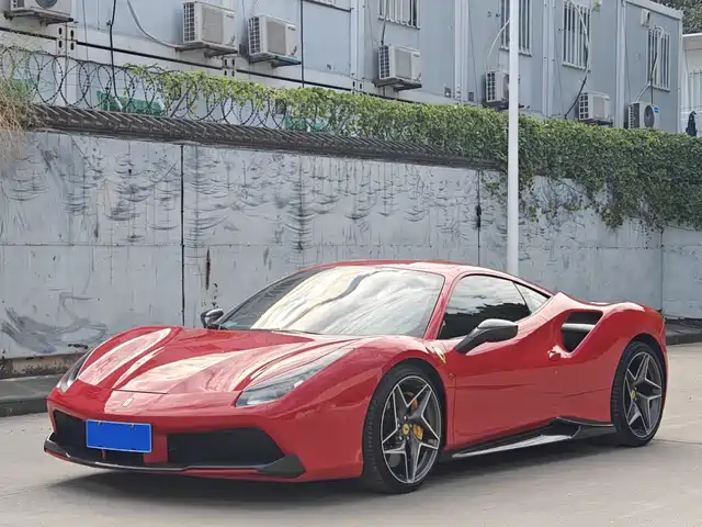 FERRARI 488