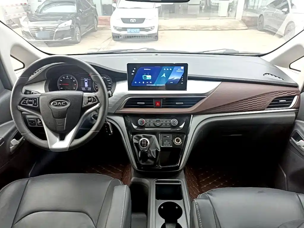 JAC Refine M3 2022 2022 PLUS 1.8L 7-Seater Standard