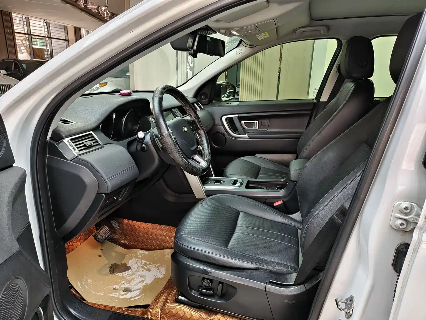 Land Rover Discovery Sport 2018 240PS SE Edition фото 9