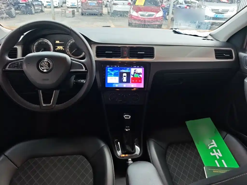 Photo 10 - Škoda Rapid