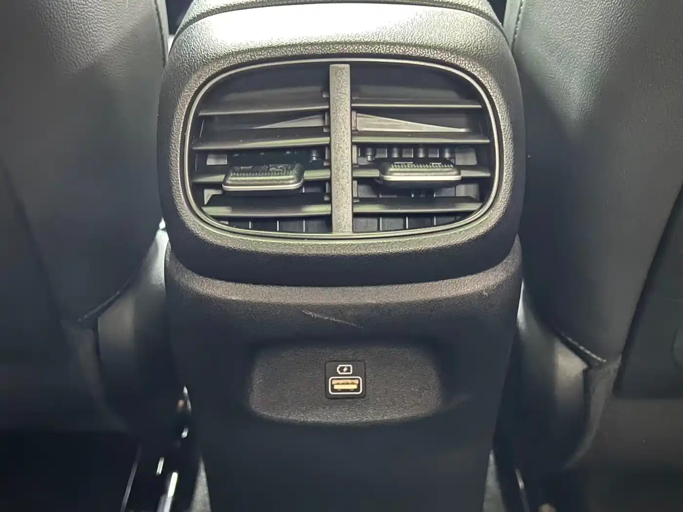 Hyundai Elantra 2022 1.5L CVT LUX Premium Edition фото 19