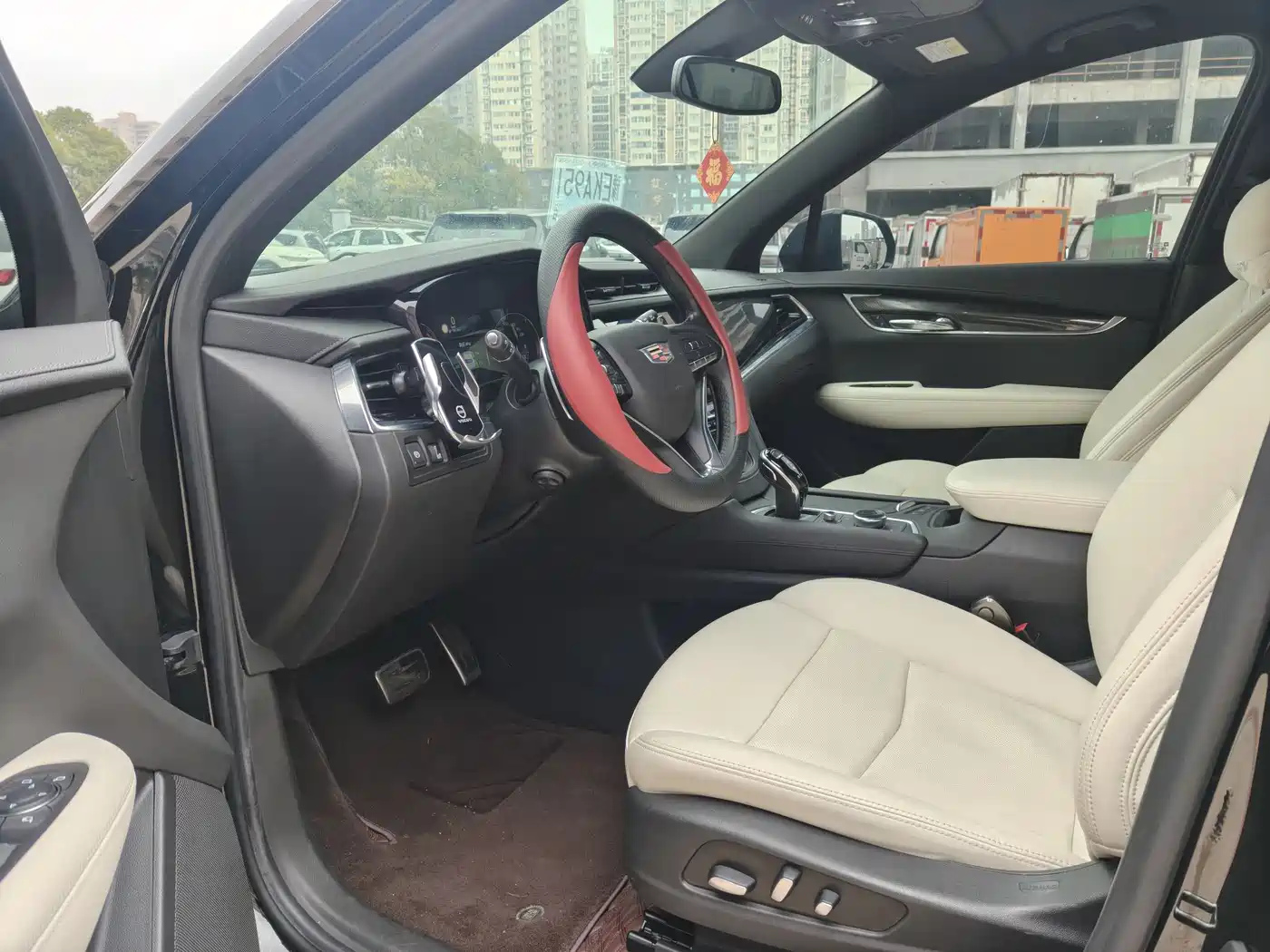 CADILLAC XT6