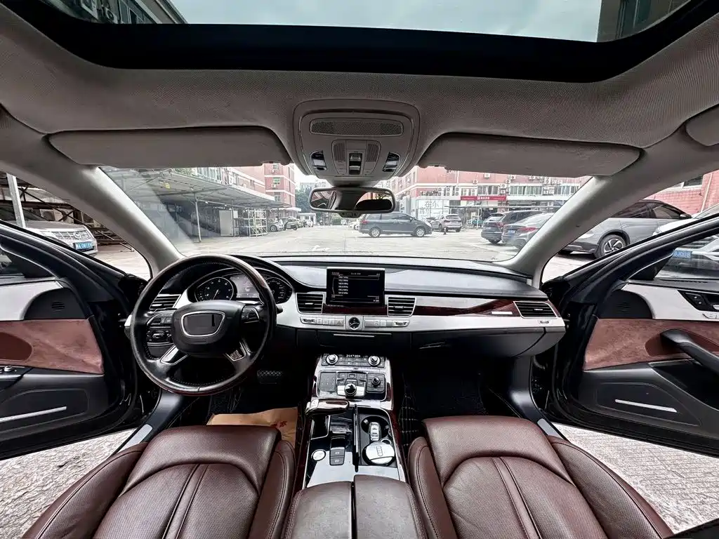 Фото 7 - Audi A8