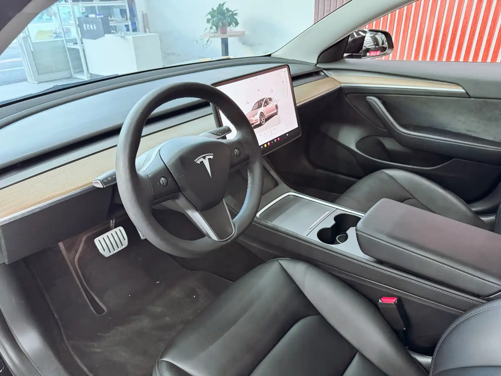 Photo 15 - Tesla Model 3