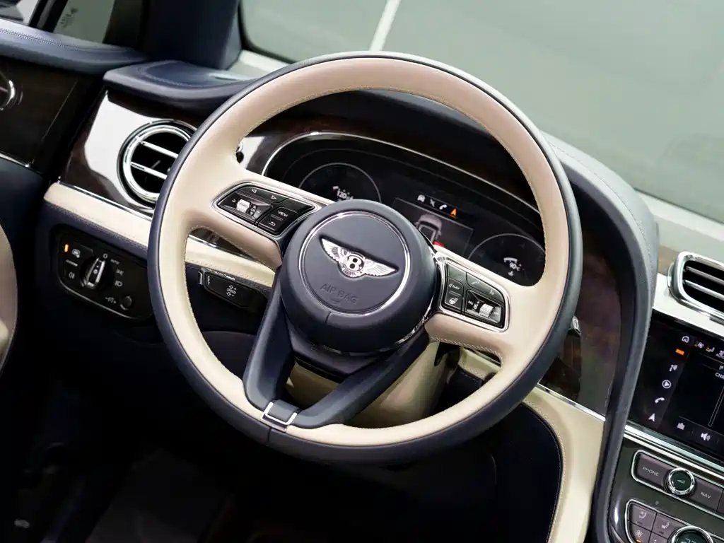 Bentley Bentayga 2024 2023 4.0T V8 Long Wheelbase Version