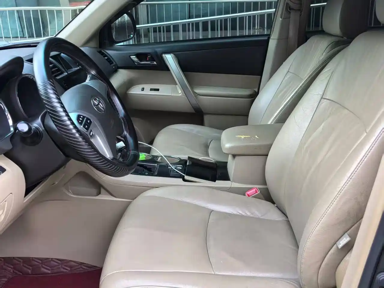 Photo 7 - Toyota Highlander