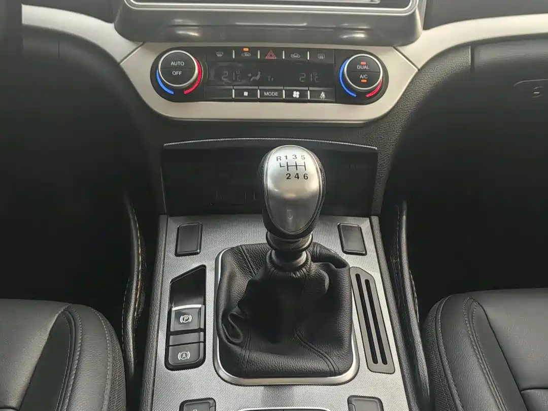 Haval H6 Coupe 2017 Red Label 2.0T Manual 2WD Urban фото 8