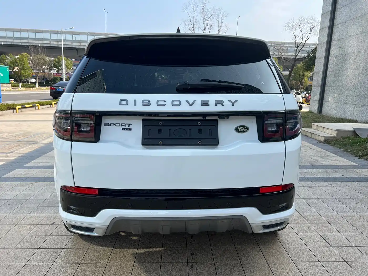 Land Rover Discovery Sport 2022 Model 249PS R-Dynamic SE Performance Tech Edition 5-Seater фото 19