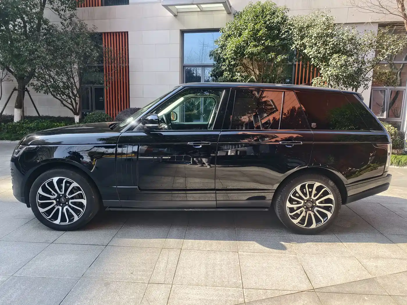 Land Rover Range Rover 2019 3.0 SC V6 Golden Age Edition фото 8